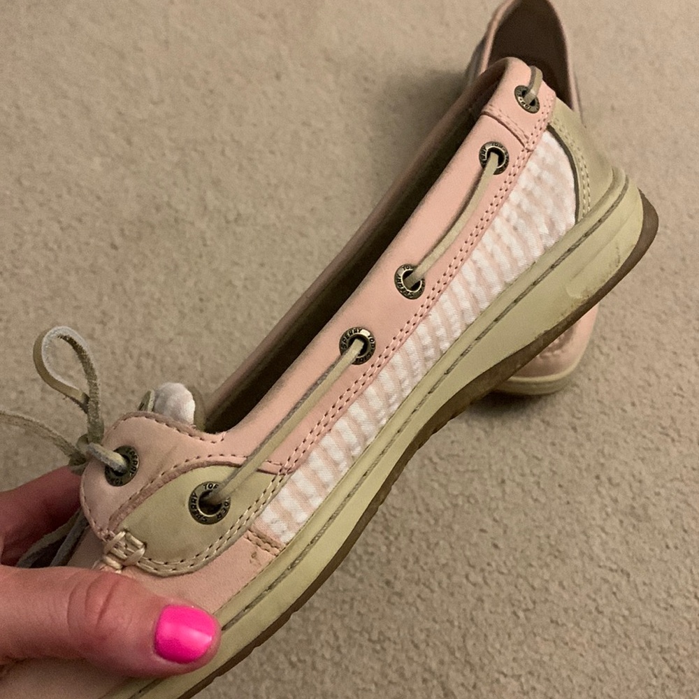 Women’s pink Sperry shoes